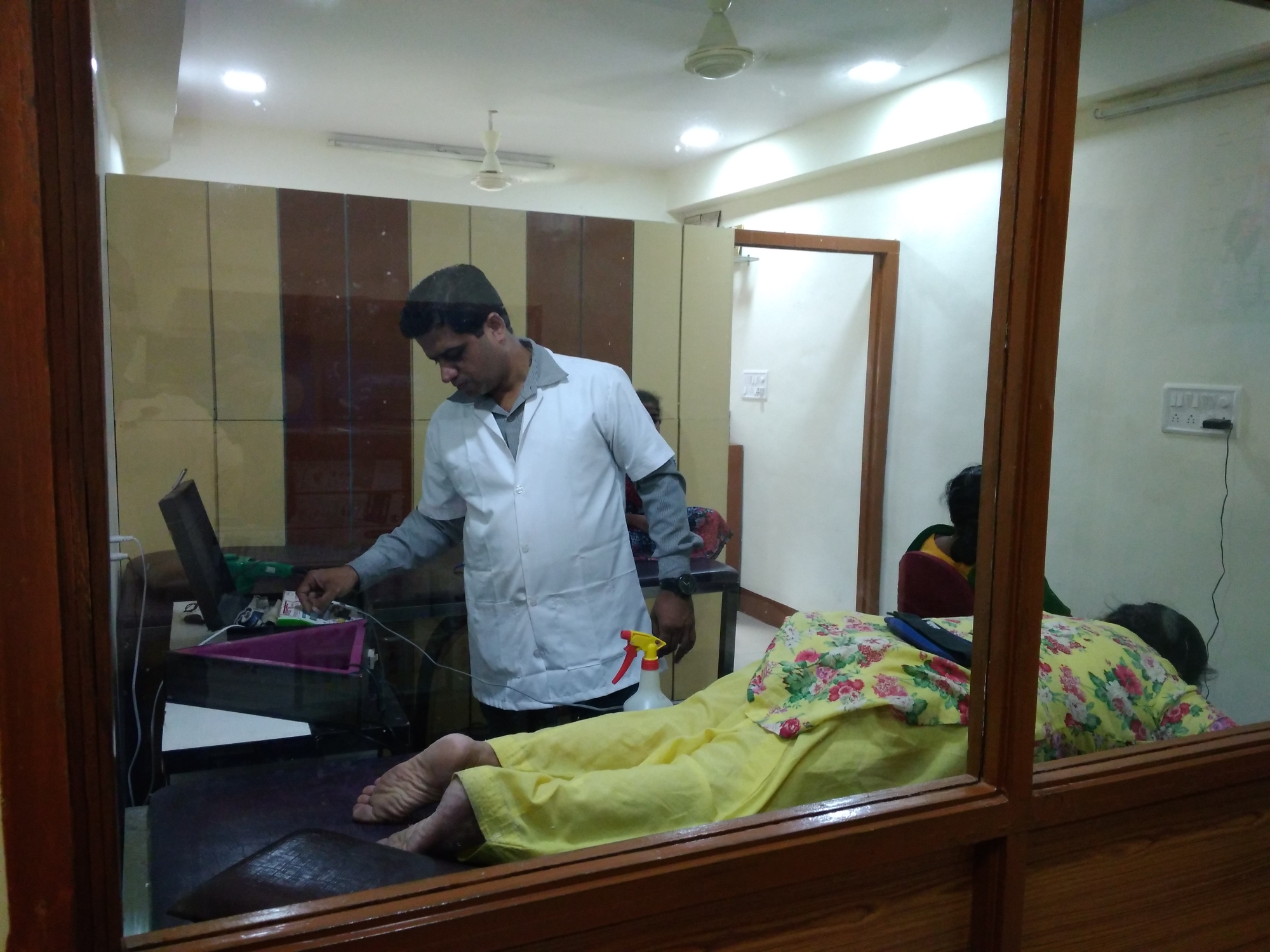 Sjt Nitin Treating Patient
